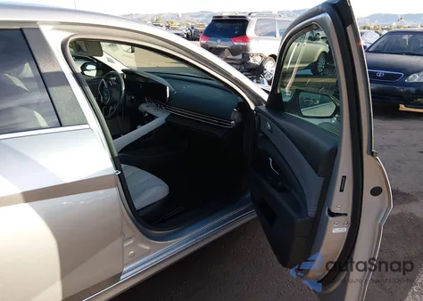 2022 Hyundai Elantra Limited z USA, uszkodzony, nr VIN 5NPLP4AG5NH057977